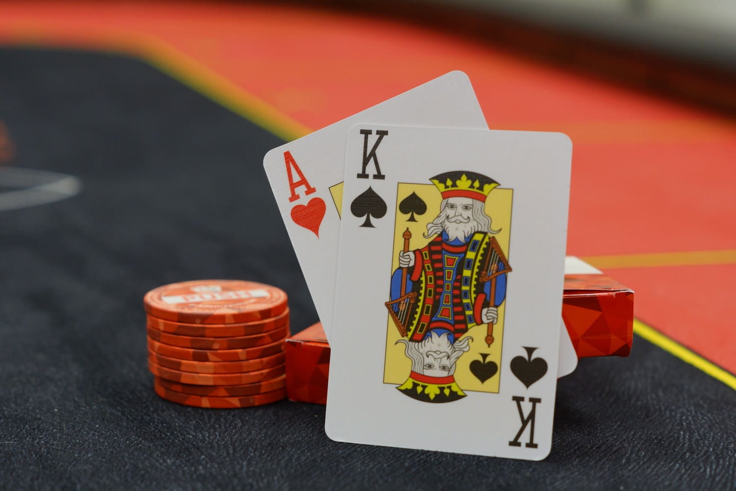 Раскладка карт в покере и комбинации